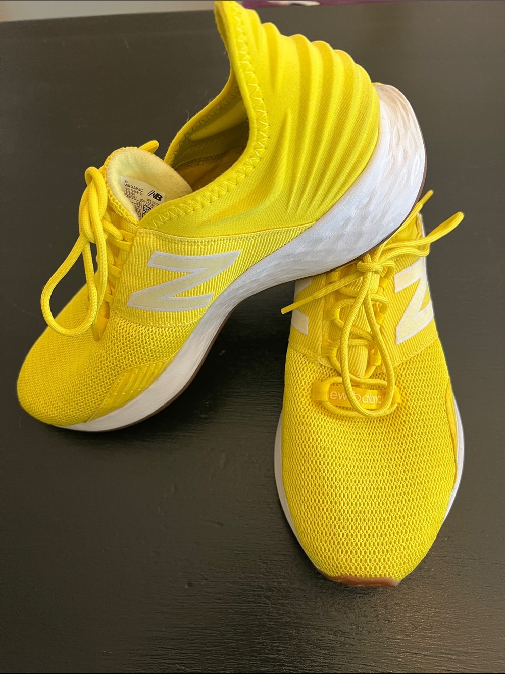 New Balance fresh foam Roav Bright Yellow Mesh Sneakers with White Accent Sz 10 - Picture 2 of 12